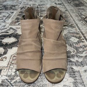 Women’s size 8 wedges